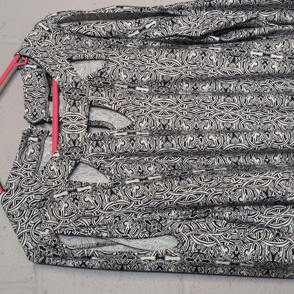 Bundle Deal of Women's Blouses Size 2X, like new! - Picture 3 of 9
